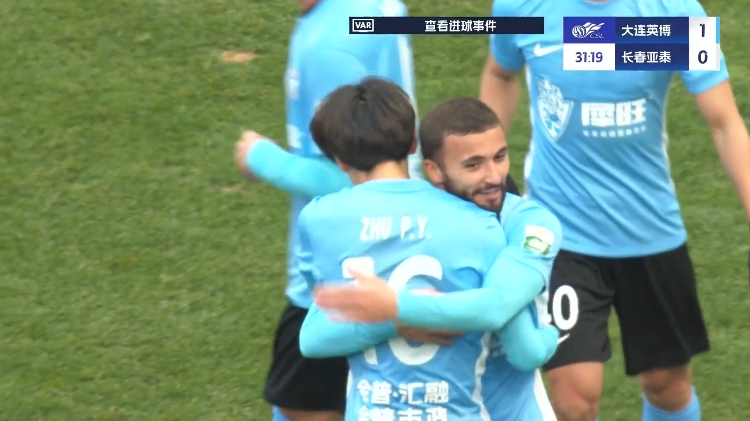19歲朱鵬宇中超處子球！大連英博1-0領(lǐng)先長(cháng)春亞泰，馬萊萊助攻
