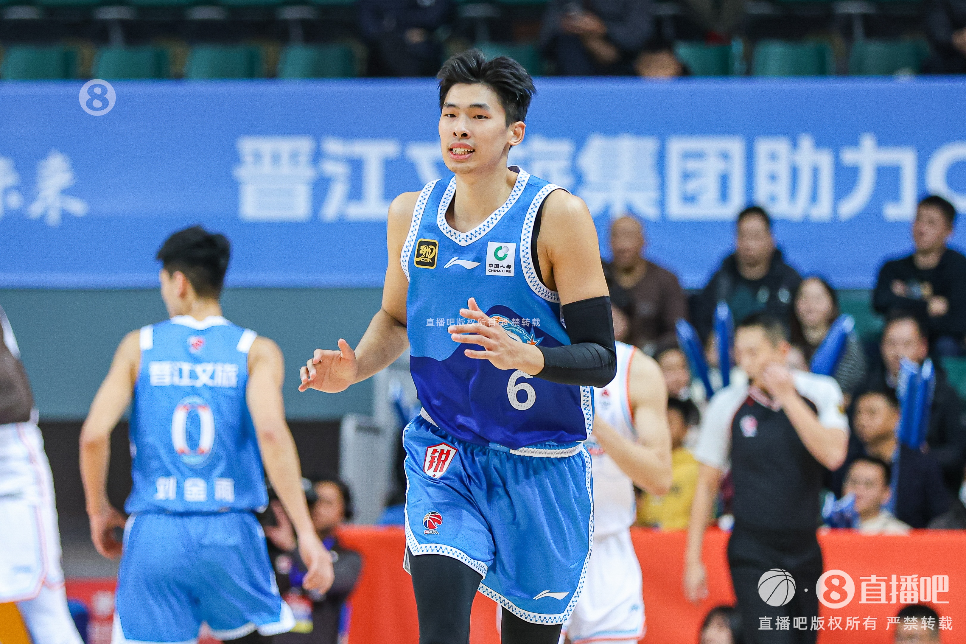 拼盡全力！鄒陽(yáng)17中10空砍27分10板 罰球4中4