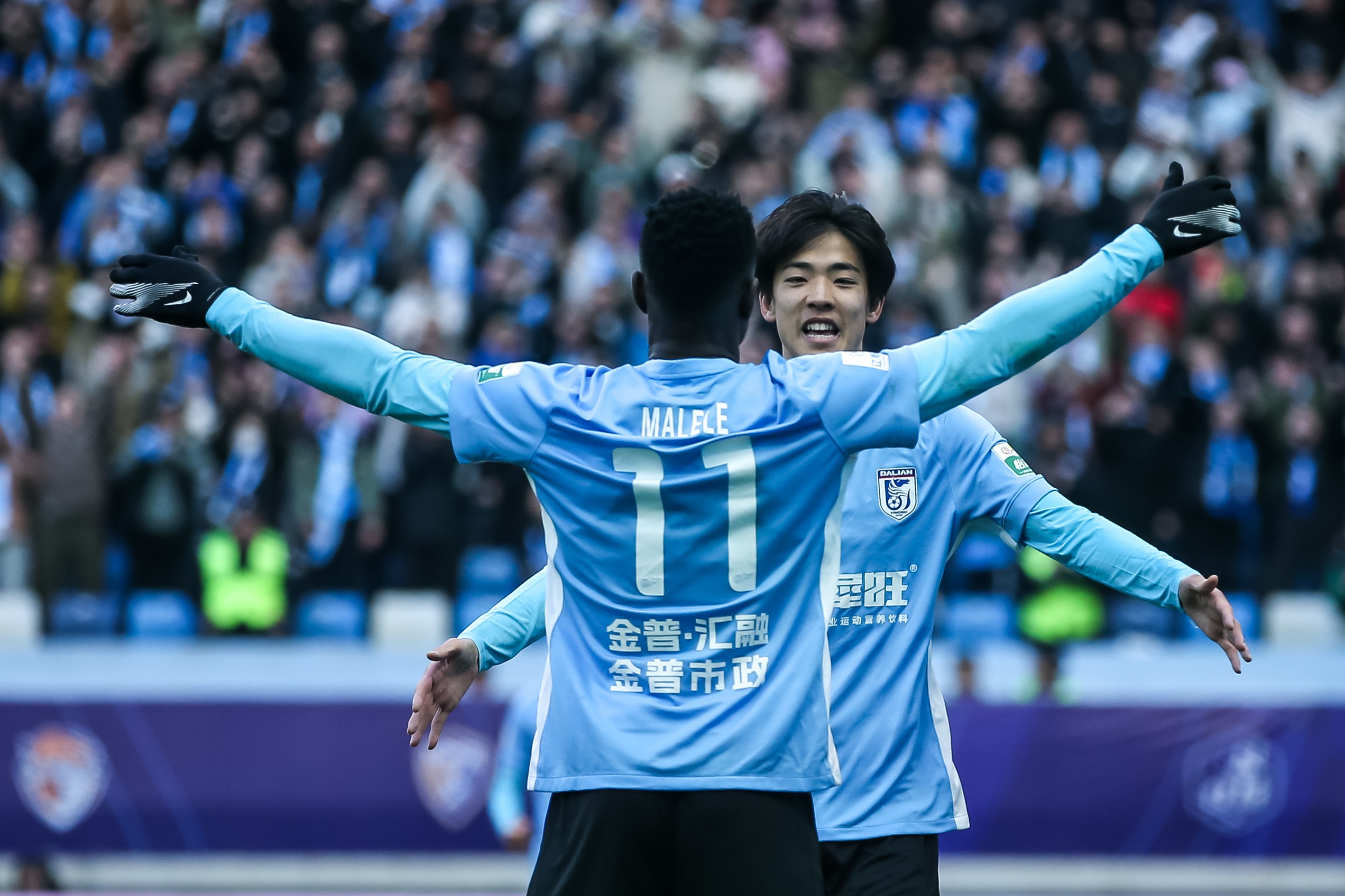 青春風(fēng)暴刮起來(lái)！19歲朱鵬宇&18歲王鈺棟處子球 19歲李新翔1射2傳